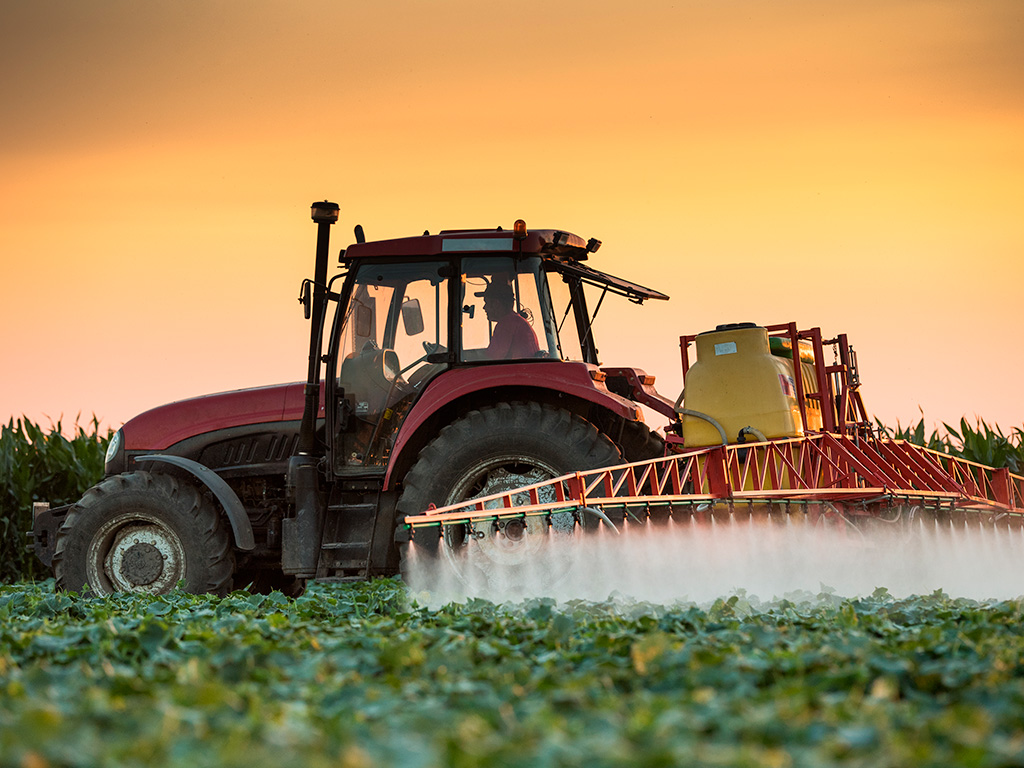 Tipos de implementos agrícolas: o que são e os 9 mais importantes - Blog da  Aegro
